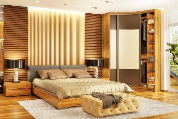 Como decorar um quarto? Este quarto usa o padrão de madeira: piso laminado de madeira, painel ripado no sentido vertical logo acima da cama ladeado por painel ripado na horizontal. Roupeiro em madeira mais clara